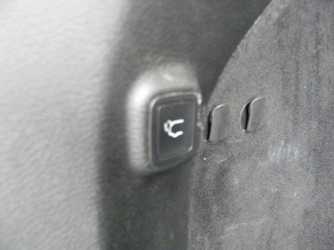 Used 2019 Jeep Cherokee Limited w/ Luxury Group AWD/4WD image 26