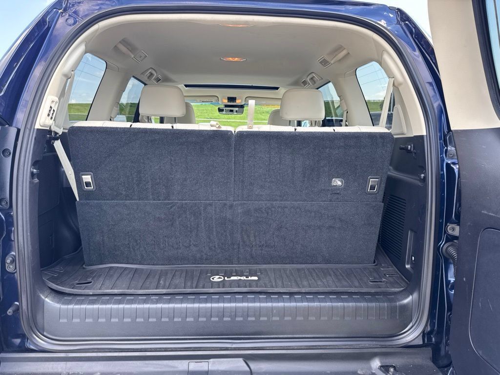Used 2022 Lexus GX 460 Luxury w/ Sport Design Package AWD/4WD image 38