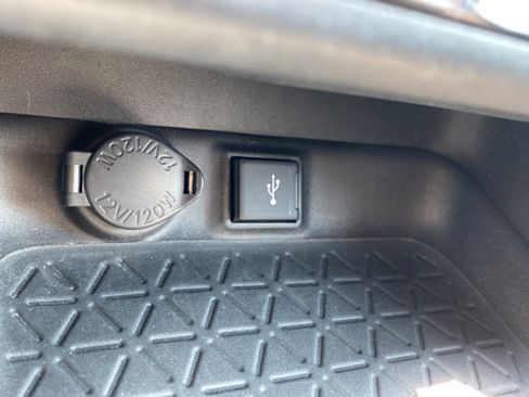 Used 2021 Toyota RAV4 XLE Premium AWD/4WD image 38