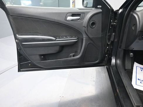 Used 2015 Dodge Charger SXT image 9