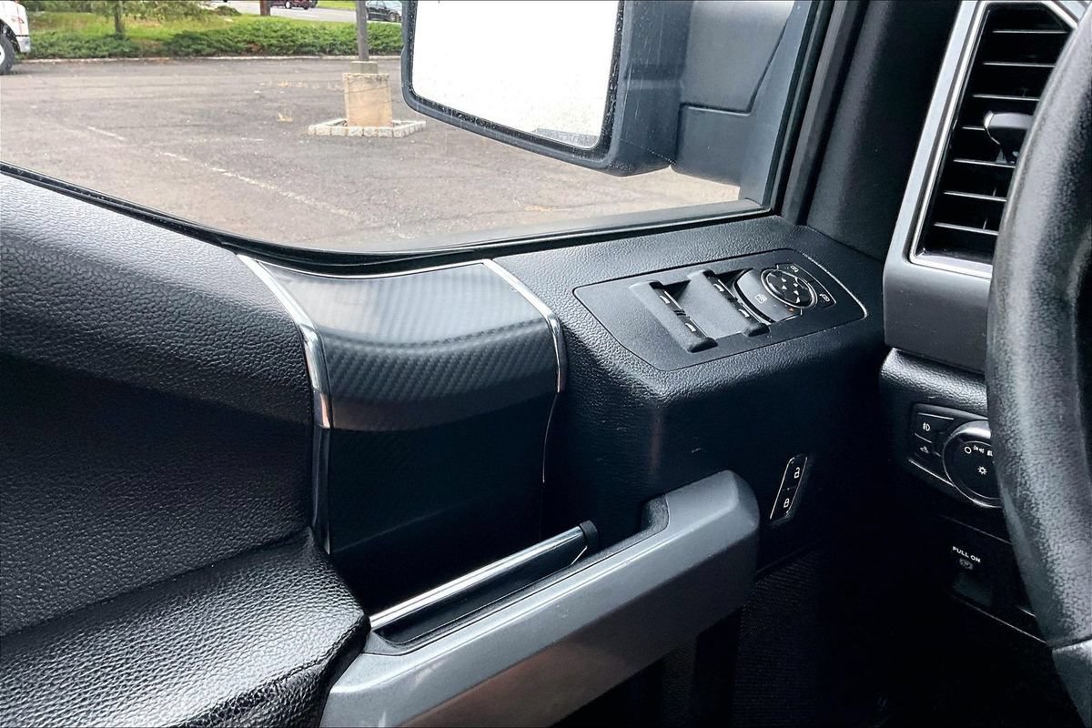 Used 2018 Ford F150 XLT w/ Equipment Group 302A Luxury AWD/4WD image 30
