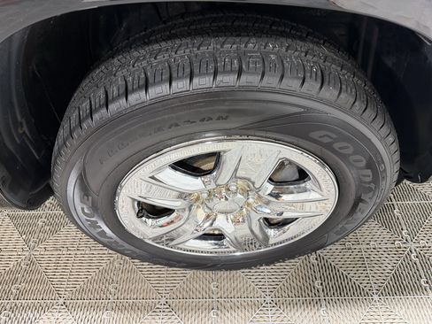 Used 2010 Toyota RAV4 4WD w/ 3rd Row image 11