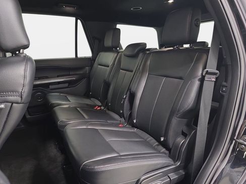 Used 2019 Ford Expedition XLT w/ Equipment Group 202A AWD/4WD image 13