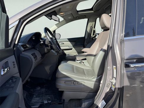 Used 2016 Honda Odyssey Touring image 12