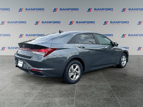 Used 2023 Hyundai Elantra SE w/ Preferred Accessory Package FWD image 5