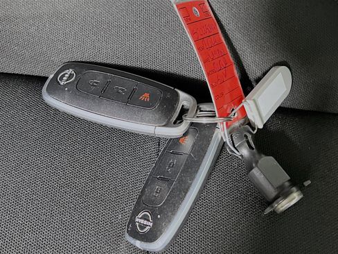 Used 2024 Nissan Rogue S image 36