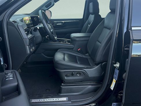 Used 2025 Chevrolet Suburban LT AWD/4WD image 25