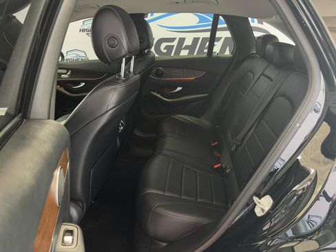 Used 2019 Mercedes-Benz GLC 300 4MATIC image 16