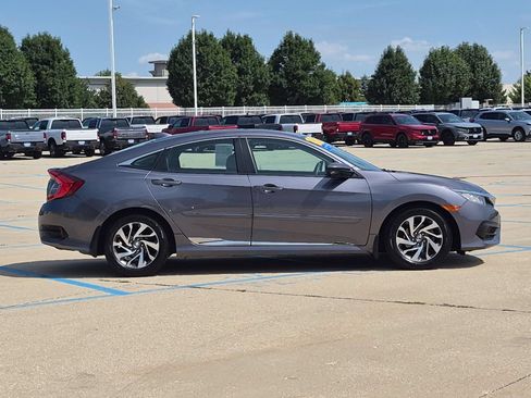 Used 2018 Honda Civic EX image 5