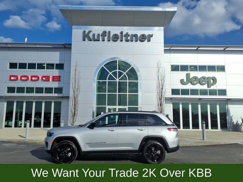 Used 2024 Jeep Grand Cherokee Altitude image 1