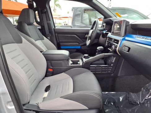 Certified 2025 Toyota Tacoma TRD Off-Road AWD/4WD image 22