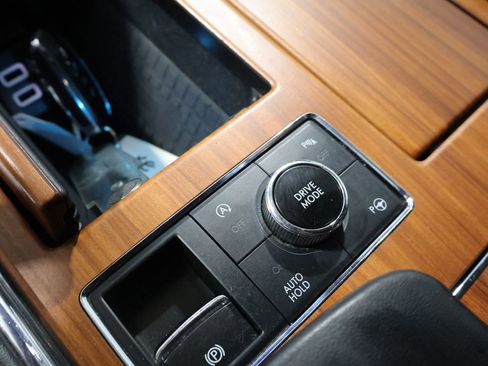 Used 2019 Lincoln Navigator L Reserve AWD/4WD image 30