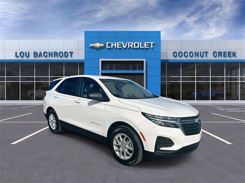 Used 2023 Chevrolet Equinox LS w/ LS Convenience Package image 2