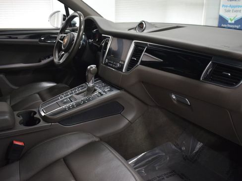 Used 2018 Porsche Macan S image 18