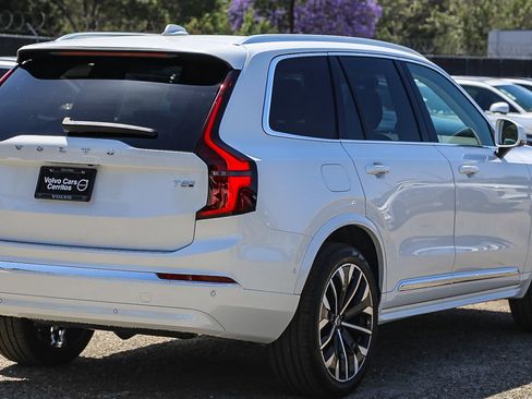 Used 2025 Volvo XC90 T8 Plus w/ Protection Package Premier AWD/4WD image 6