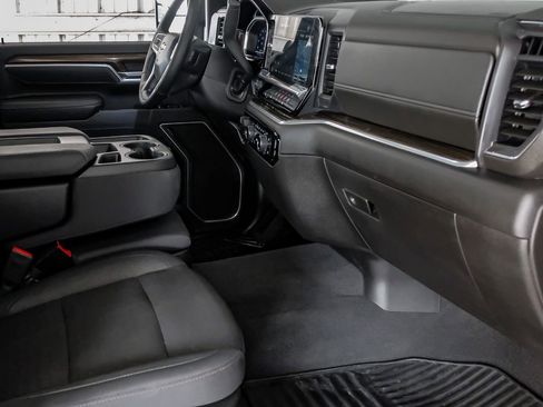 Used 2025 Chevrolet Silverado 2500 LT w/ Convenience Package image 13