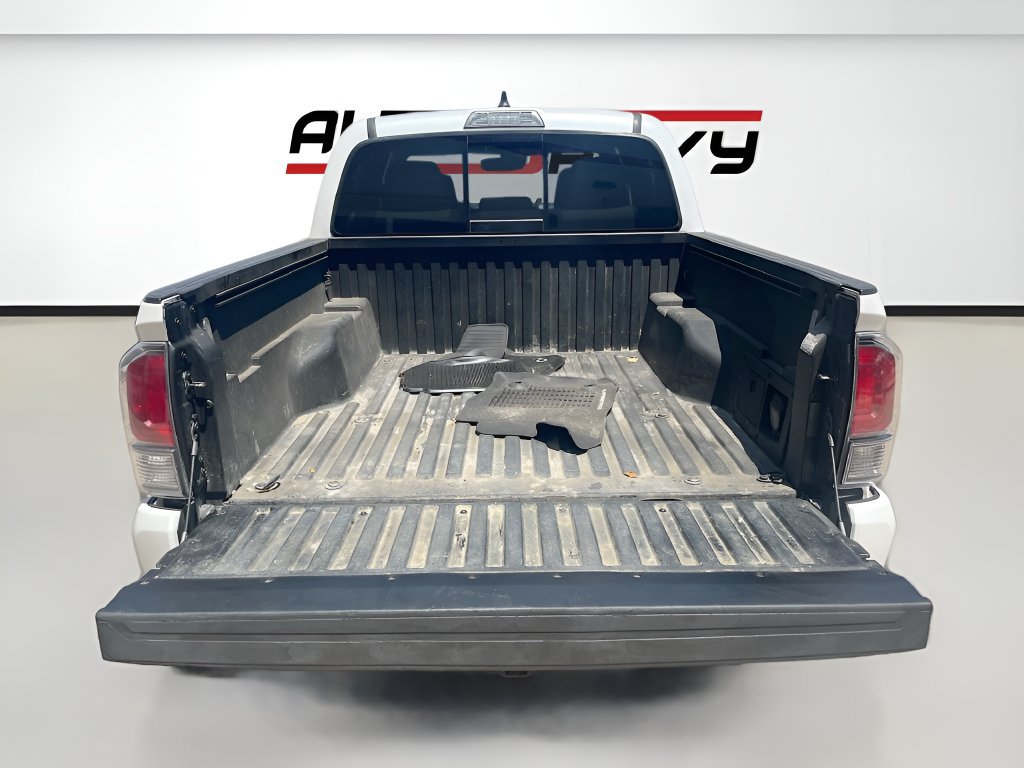 Used 2022 Toyota Tacoma TRD Sport AWD/4WD image 25