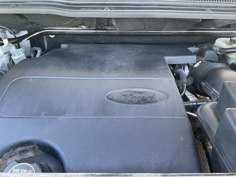 Used 2017 Ford Explorer XLT w/ Equipment Group 202A FWD image 10