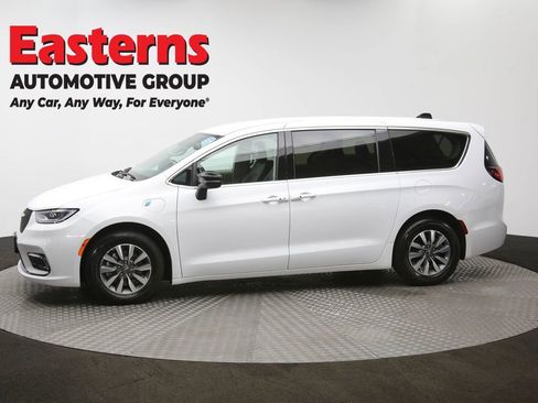 Used 2024 Chrysler Pacifica Select image 60