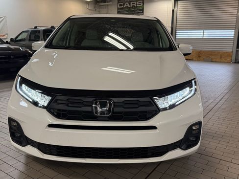 Used 2025 Honda Odyssey EX-L image 3