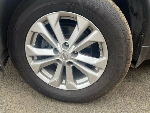 Used 2015 Nissan Rogue SV image 6