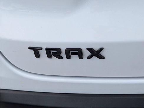 Used 2024 Chevrolet Trax RS w/ Sunroof Package FWD image 9