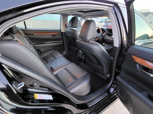 Used 2014 Lexus ES 300h w/ Luxury Package w/Bamboo Trim FWD image 21