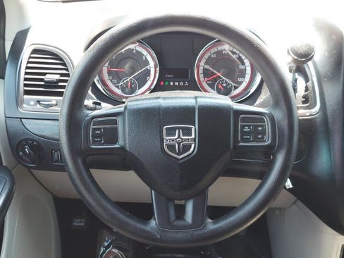 Used 2012 Dodge Grand Caravan SE FWD image 12