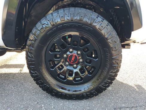 Used 2022 Toyota Tacoma TRD Off-Road w/ Technology Package RWD image 5