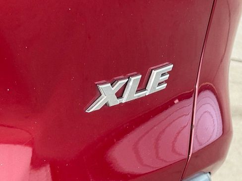 Used 2020 Toyota RAV4 XLE Premium image 27