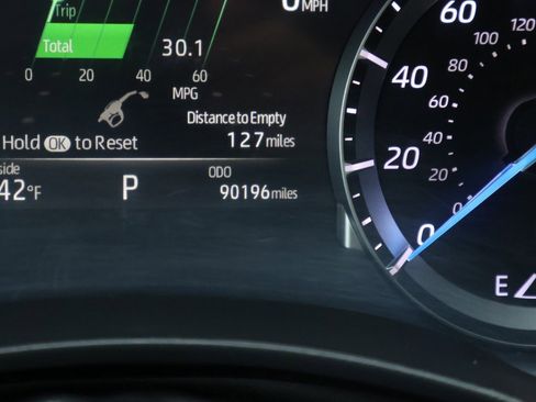 Used 2021 Toyota Highlander XLE image 31