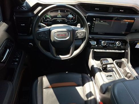 Used 2025 GMC Sierra 1500 AT4 w/ AT4 Premium Package AWD/4WD image 11