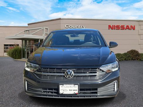 Used 2023 Volkswagen Jetta Sport image 2
