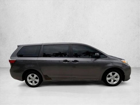 Used 2017 Toyota Sienna L FWD image 5