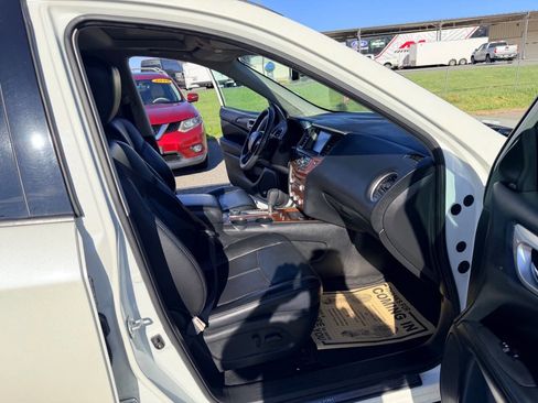 Used 2017 Nissan Pathfinder Platinum w/ Family Entertainment Package image 19