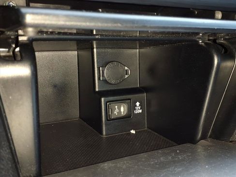 Used 2014 Toyota Camry L image 19