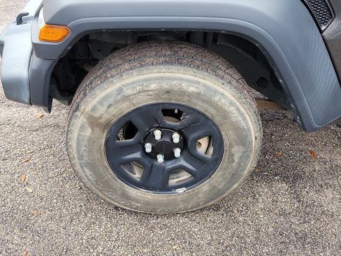 Used 2018 Jeep Wrangler Unlimited Sport image 36