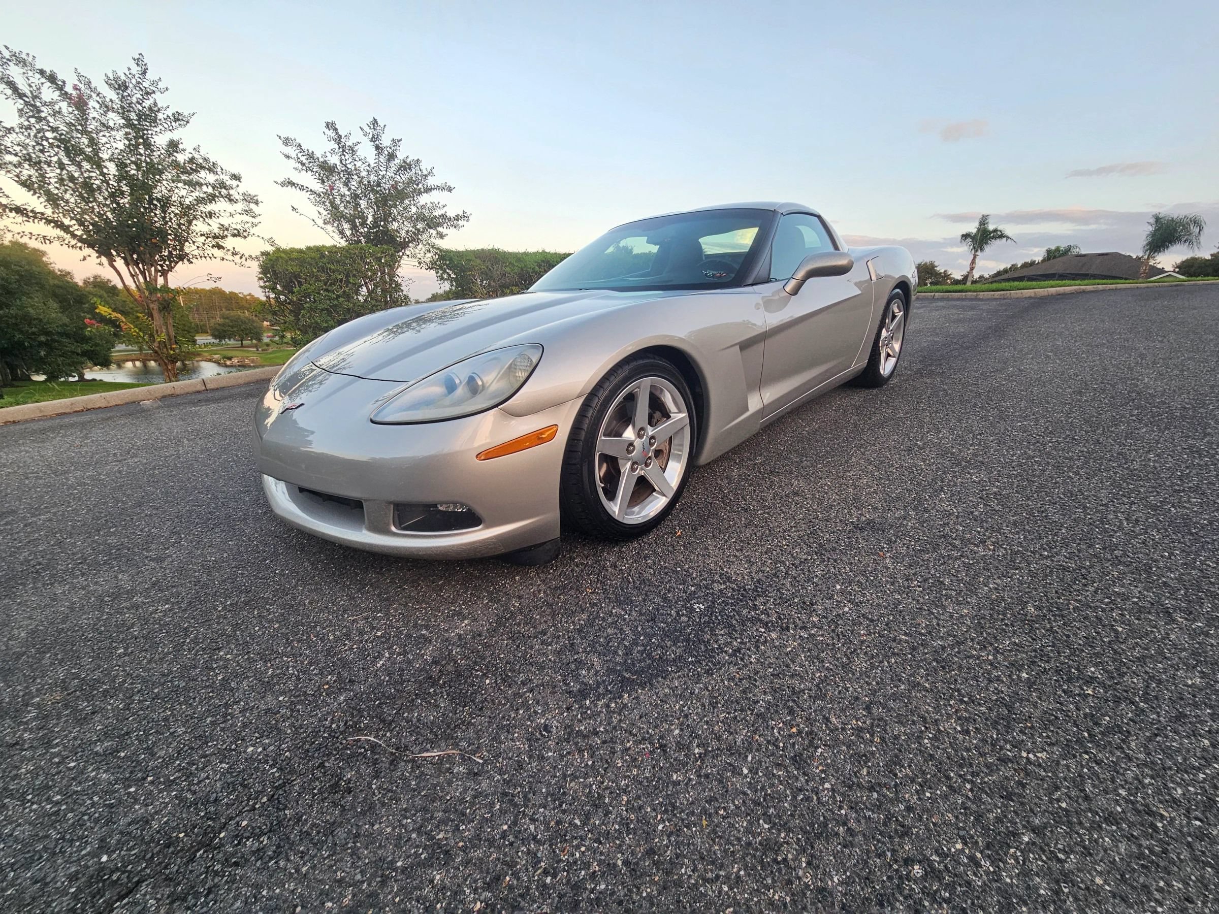 Used 2005 Chevrolet Corvette Coupe w/ Preferred Equipment Group RWD image 2