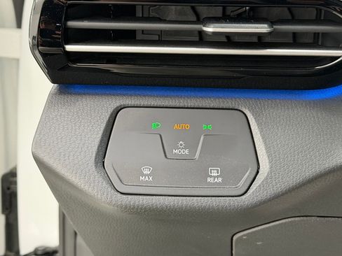 Used 2024 Volkswagen ID.4 2WD image 16