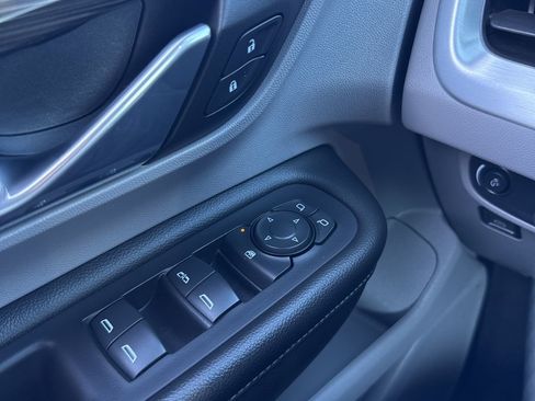 Used 2024 GMC Terrain SLE image 13