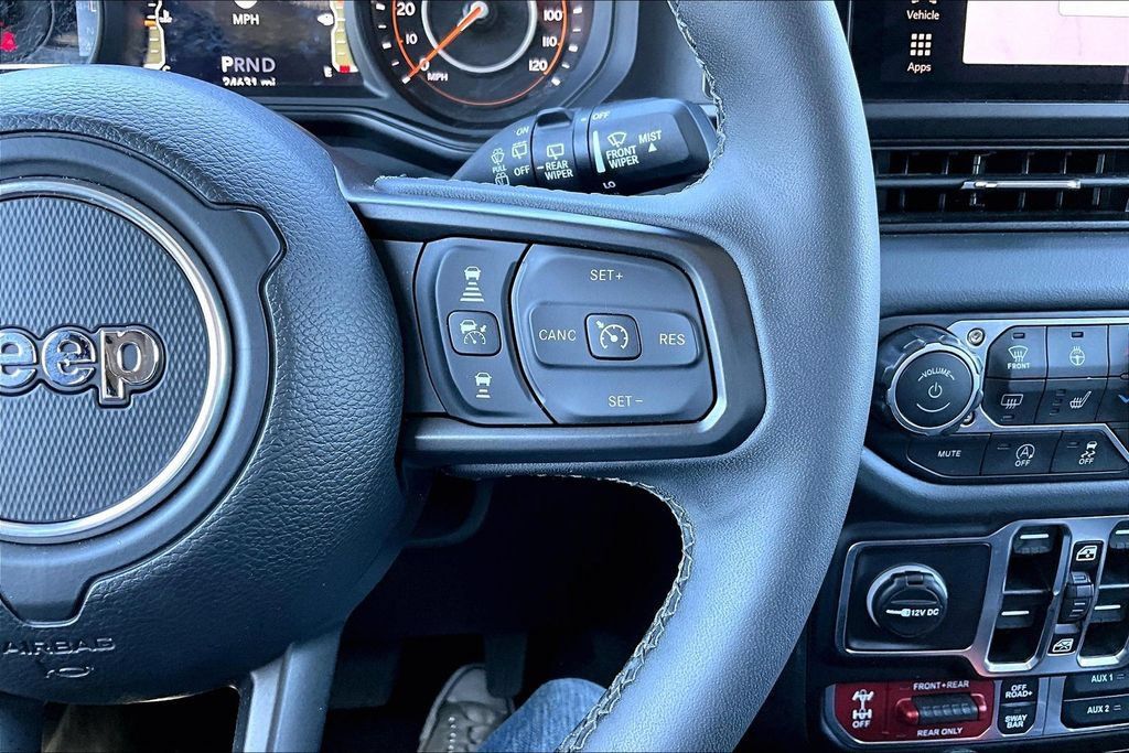Certified 2025 Jeep Wrangler Unlimited Rubicon w/ Convenience Group AWD/4WD image 6