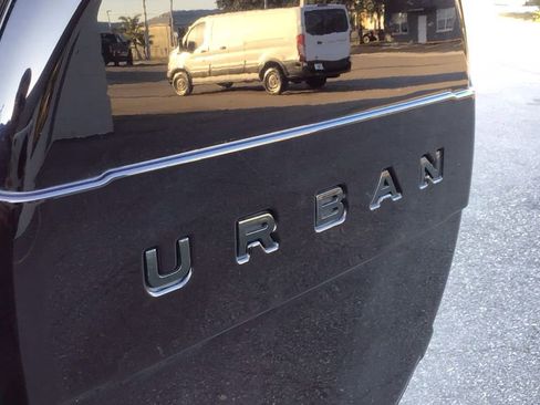 Used 2023 Land Rover Defender 90 SE image 14