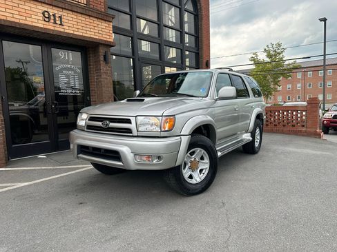 Used 2000 Toyota 4Runner SR5 w/ Upgrade Value Pkg 2 AWD/4WD image 2