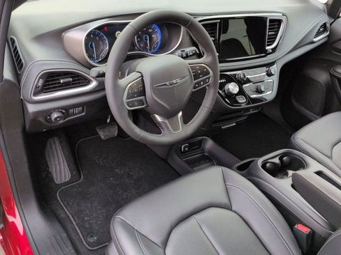 New 2026 Chrysler Pacifica Select image 11