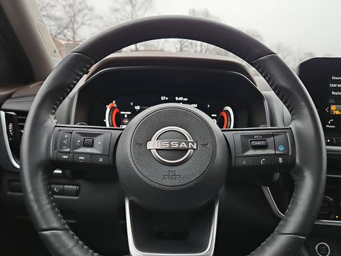 Certified 2022 Nissan Rogue Platinum w/ Head-Up Display Package image 20