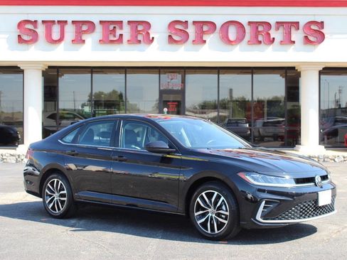 Used 2025 Volkswagen Jetta SE image 1