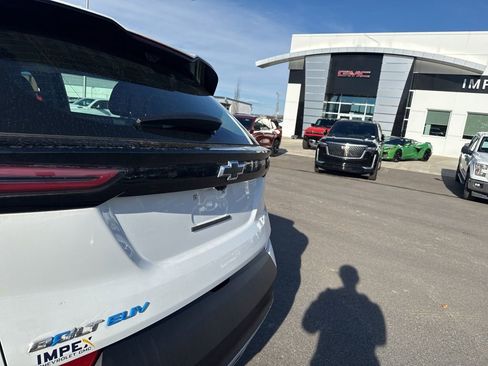 Used 2023 Chevrolet Bolt EUV Premier w/ Super Cruise Package image 30