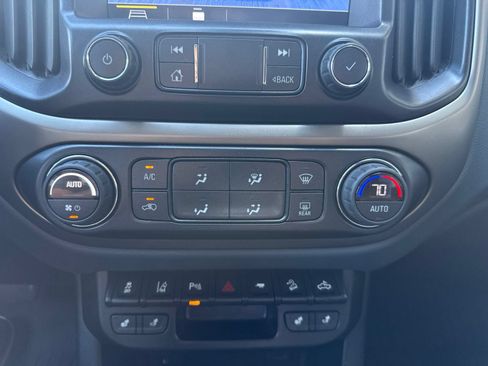 Used 2022 Chevrolet Colorado Z71 w/ Safety Package AWD/4WD image 24