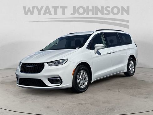 Used 2022 Chrysler Pacifica Touring-L image 1