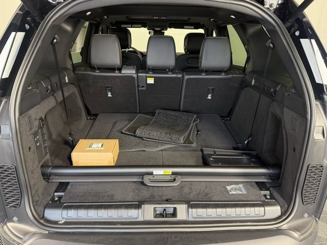 Used 2026 Land Rover Discovery S AWD/4WD image 17